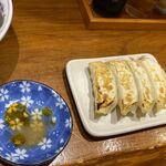 Chinrai tei - 餃子4個　250円
