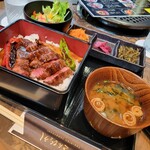 Koshitsu Yakiniku Sanbyoushi - 