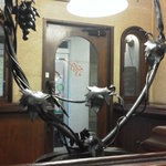 アデリータ - 201303　アデリータ　満席では無いいのだけど・・・少々待つ事になりました＠＠　その間に、しばし店内観察しちゃおう(゜o゜)？（入口付近