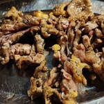 焼鳥丸万 - 噛むと炭と地鶏の香りと旨味がギュッと出てきます。