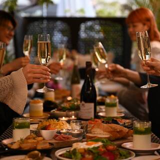 緑あふれるレストランで女子会パーティー♪