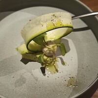 イル ネッビオ - 前菜のズッキーニ。一発目からワクワクさせてくれます