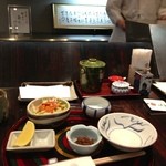 サラダと小鉢（椎茸の軸をほぐしたもの）