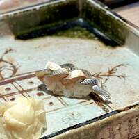 寿司 はせ川 心斎橋本店 - ここへ来たら食べて欲しい一貫「三つ編みの小肌。」