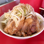 ラーメン二郎 三田本店 - ★端の味がしゅんだ部分がゴロゴロ。嬉しい悲鳴★