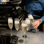 YAKITORI 燃 es - 最後にお店の皆さんと泡で乾杯‼︎