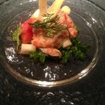 osteria LIU - 前菜：沖縄産車海老とﾎﾜｲﾄｱｽﾊﾟﾗのﾋﾟｸﾙｽのｻﾗﾀﾞ仕立て