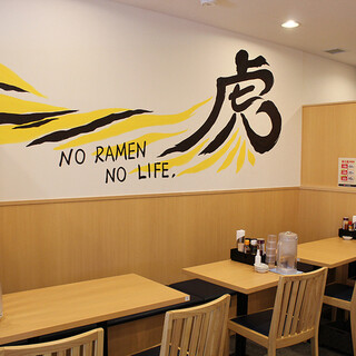 元阪神タイガースの店主による野球好きにも楽しんで頂ける店内