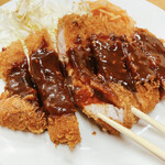 味一 - カツの下にもソースがたっぷり