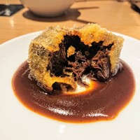 ビーフキッチン 渋谷店 - 中から牛頬肉がとろり