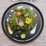 Simple Comme Bonjour - ハーブとチーズの一皿に見えますが…