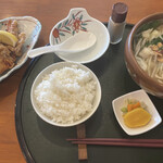 食堂 幸福 - パイプラーメンのご飯・唐揚げセット