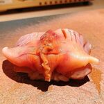寿司と日本料理 銀座 一 - 赤貝