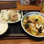 Takeya Shokudou - 麺のランチ（海鮮あんかけ焼きそばと揚げ鶏ネギ塩ダレ）