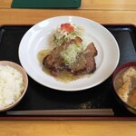 武屋食堂 - お肉ランチ（豚肉の塩麹漬け焼きネギダレとミニ豚汁）