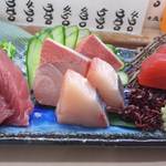 味処 八代 - 鮪、寒ぶり、鰹のお造り