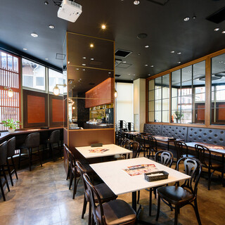 落ち着いた店内