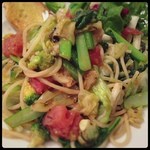 Spiral Cafe - 今日のお野菜とアンチョビのパスタ♪サラダ付き。
                        アンチョビというか、中華炒めの様な味。