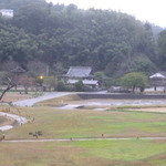 エイトドーナツ - 満月寺の手前にエイトドーナツの店舗が見える