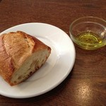 ミハシカフェ - バケットにオリーブオイル