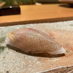 匠 進吾 - ふっくらと肉厚な春子。酢〆でサッパリと、そして甘さを引き立てて美味しい。