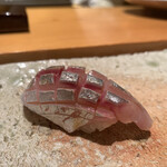 匠 進吾 - い〜い味わいになってきました鯵！
      青葱と生姜の薬味が、またいい仕事をするんです。
      これ、おかわりね！