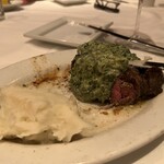 Ruth's Chris Steak House - 付け合わせにガーリックマッシュポテトとほうれん草クリーム
            2022年6月28日