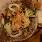 ボッチーノ - 白イカのアヒージョ(人*´∀｀)