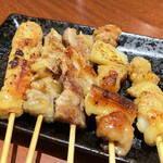 焼き鳥＆肉寿司食べ放題 個室居酒屋 鳥物語 - 創作串盛り合わせ5本　890円