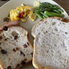 PAO - 料理写真:ナチュラルブレッドとぶどうパンの朝食