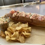 Legal Sea Foods - ロブスターロール 39ドル
            2022年7月1日