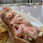 Legal Sea Foods - ロブスターロール 39ドル
            2022年7月1日