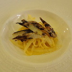 リストランテ　アニモフェリーチェ - パスタその２」白アスパラのタヤリン（卵黄仕立ての麺）