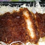 橋場食堂 - かつ重は、お肉が柔らかく、よくソースがしみ込んでいて美味しい