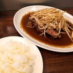コメトステーキ - ご飯とステーキ(よく焼き)