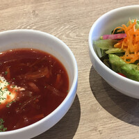 ゴドノフ東京 丸ビル店 - ランチ　ボルシチ、サラダ
