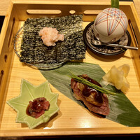 個室和食 肉割烹 吟次郎 品川駅前店 - 牡蠣と黒毛和牛の握り
                    馬刺し寿司.生雲丹キャビア添え