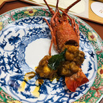 美会 - 和歌山の伊勢海老をココナッツミルクとレッドカレーです炒めました。悶絶級の美味さです