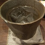 焼鶏 かかし - 芋焼酎ロックも早々と登場。