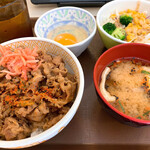 すき家 - 牛丼ランチセット(500円)