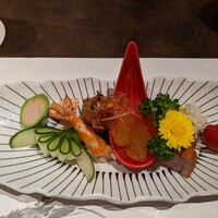盤古殿 秋葉原UDX店 - 海老、クラゲ、チャーシュー、飾りきゅうりなど