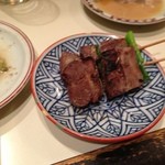 和風もつ料理 あらた - タン串焼
