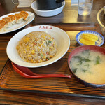 Ooshima Hanten - スープでは無くわかめと豆腐の味噌汁と沢庵