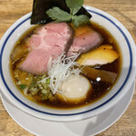 手打式超多加水麺 ののくら - 手打式超多加水麺より濃厚なスープが気になりました。チャーシューもヤバいぐらい美味しいです。あっ玉子もワンタンもだ。って全部じゃん。(=´∀｀)人(´∀｀=)