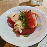 寿司と日本酒よってき - ガリトマト。ガリと一緒に食べるとトマトの甘みが増す！！