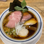 手打式超多加水麺 ののくら - 濃厚な鶏の出汁が効いたスープ、隊長！！チャーシューで麺が確認できません(￣^￣)ゞ