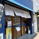 手打式超多加水麺 ののくら - 入口には、間違えて入る人が多数いた。整理券って書いてあるのに。