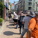 手打式超多加水麺 ののくら - 整理券配布30分前。でも、この時間で並んで好きな時間帯に、設定したほうが良い。