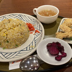 三宝亭 - チャーハンと唐揚げ