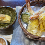 Koshi No Megumi Gen - 冷やしおろし蕎麦セットの天ぷらとだし巻き卵